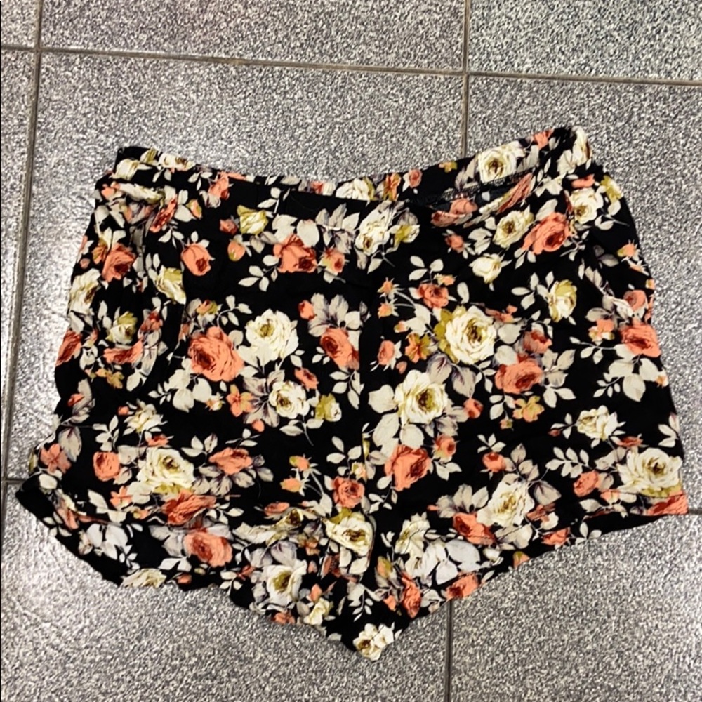 Floral pocket shorts